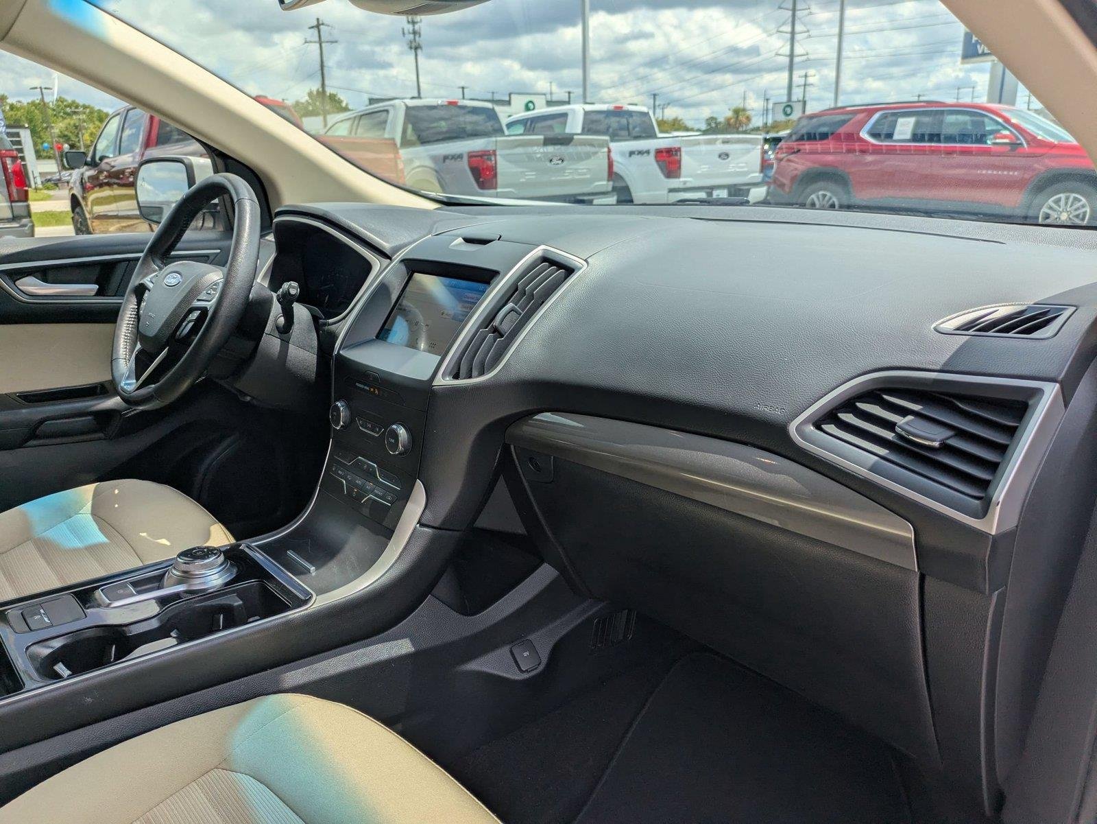 Used 2019  Ford SEL image 36