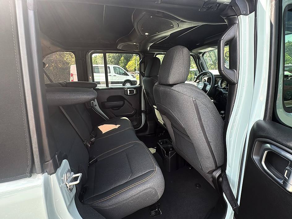 Used 2024 Earl Clearcoat Jeep Sport S image 29