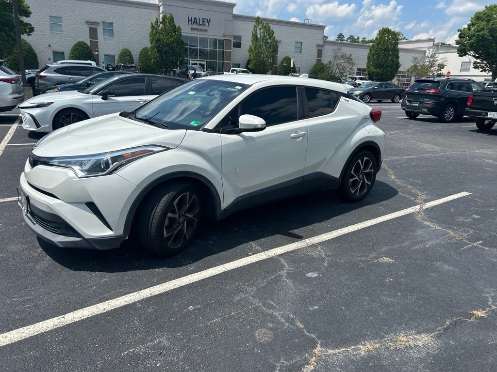Used 2019 White Toyota XLE image 6