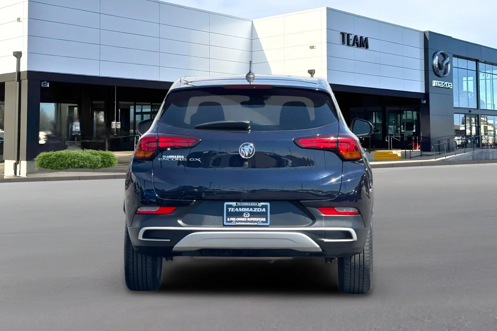 Used 2020 Blue Buick Preferred image 5