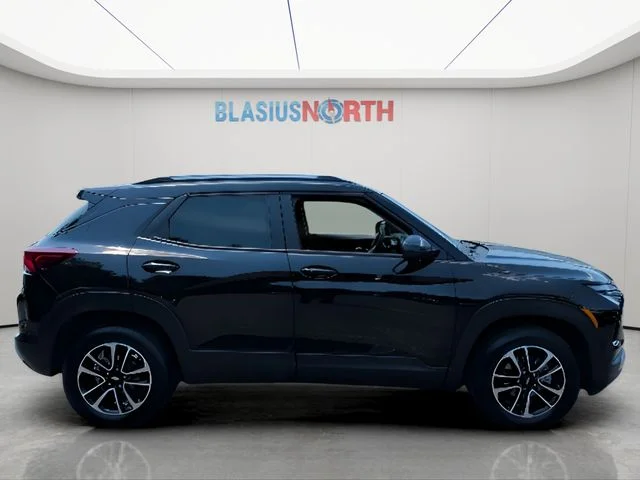 Used 2025 Black Chevrolet LT image 4