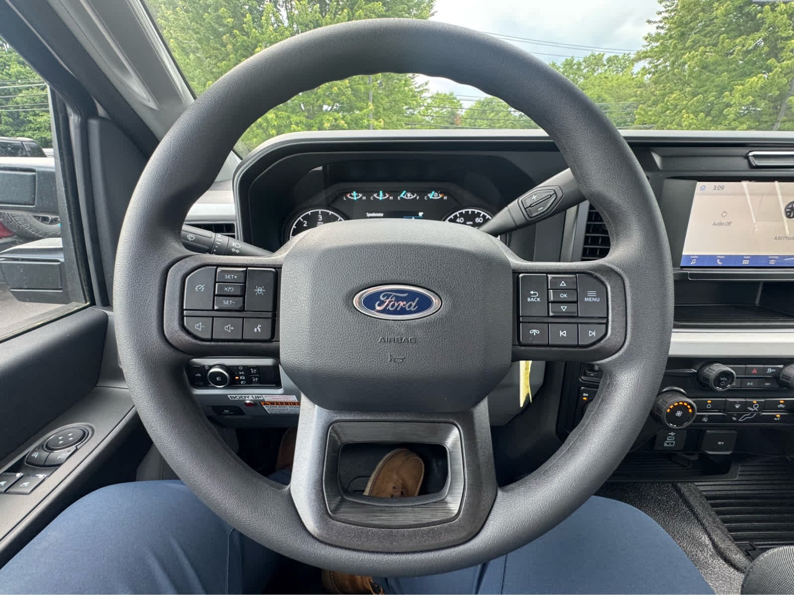 New 2026 Oxford White Ford XL image 16