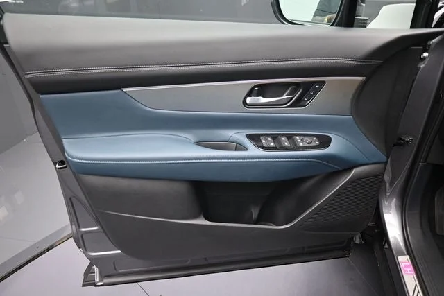 New 2026 Gun Metallic Nissan Platinum image 9