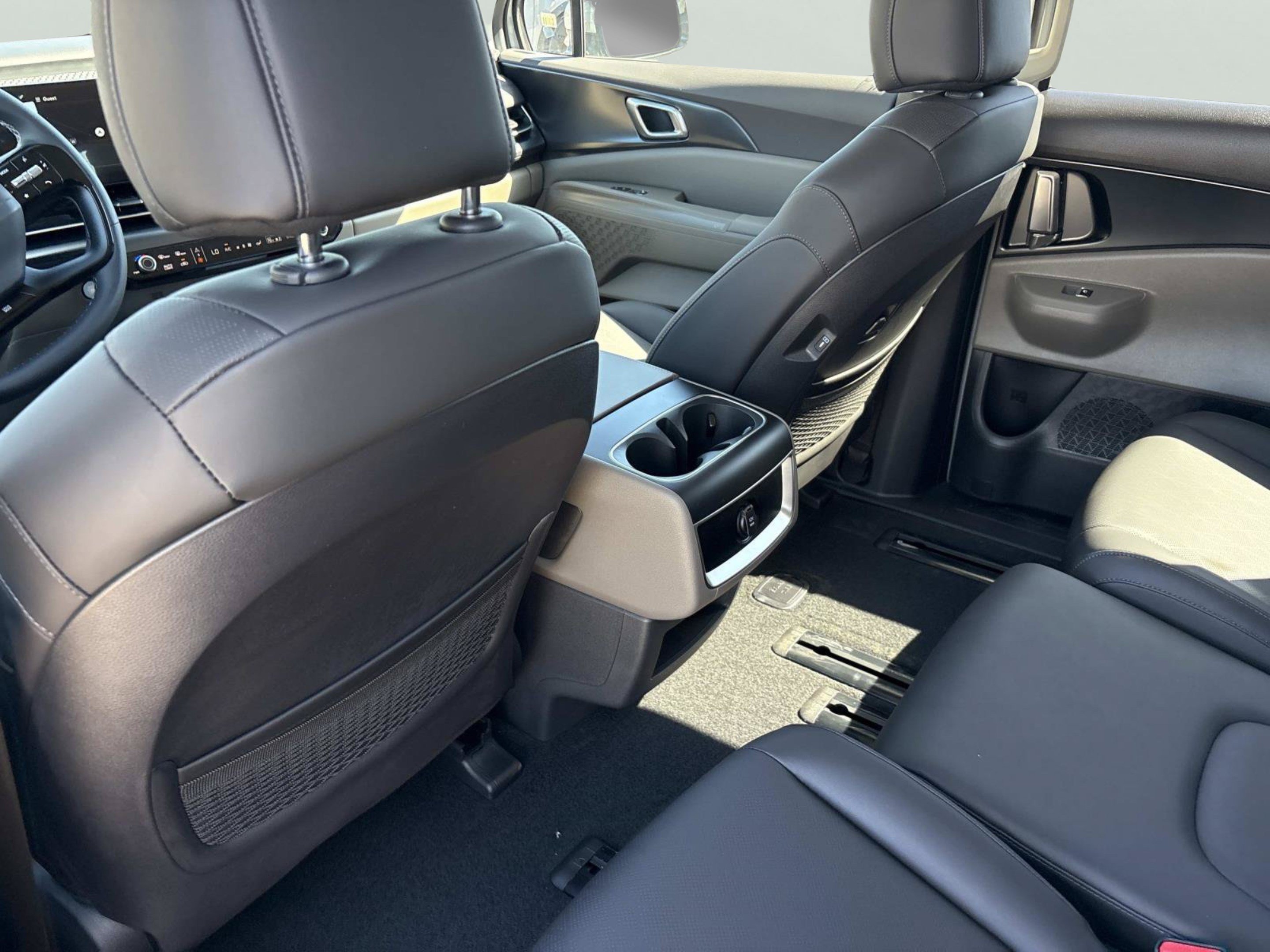 New 2027 Ceramic Silver Kia LXS image 13