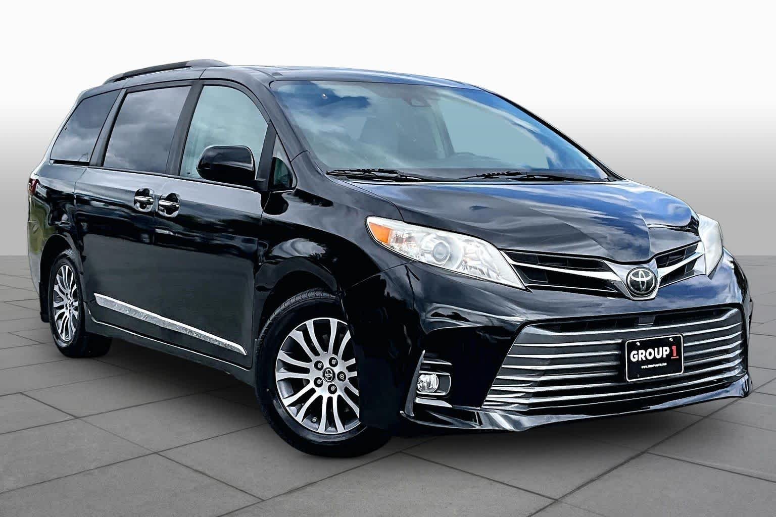 Used 2018 Midnight Black Metallic Toyota XLE image 3