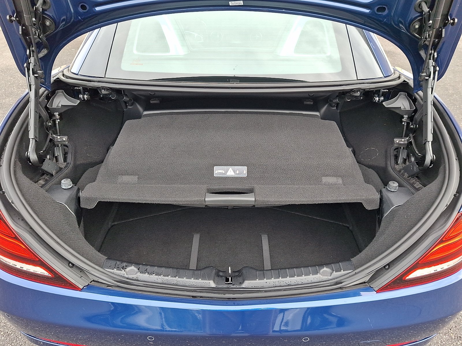 Used 2017 Brilliant Blue Metallic Mercedes-Benz  image 33