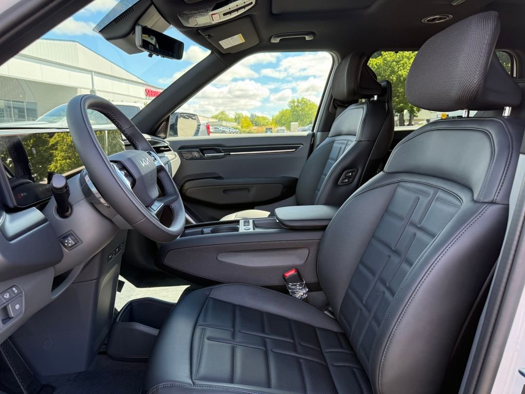 New 2026 Glacial White Kia Land AWD image 16