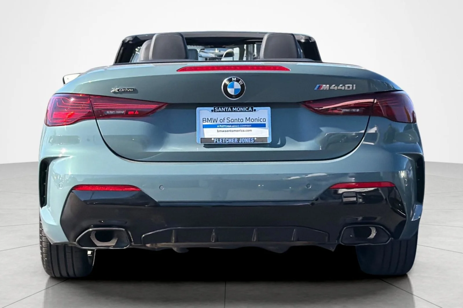 Used 2025 Cape York Green Metallic BMW M440i xDrive image 4
