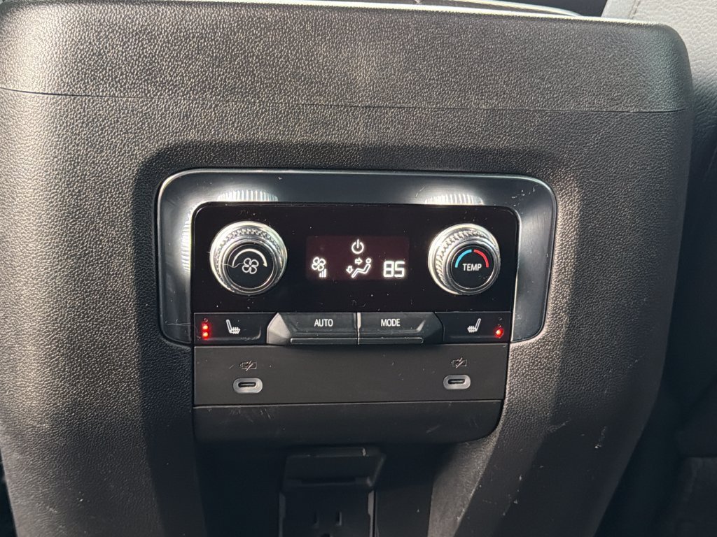 2022 GMC Yukon Denali - Photo 42