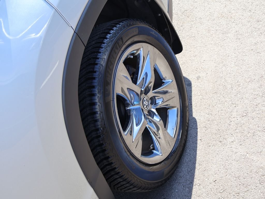 Used 2018 Silver Toyota Limited Platinum image 35