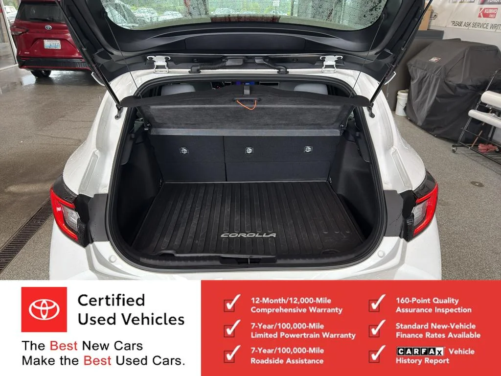 Used 2025 Ice Cap Toyota SE image 8