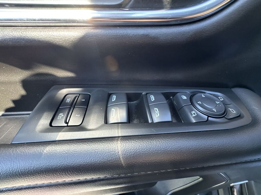 Used 2022 Black Chevrolet Z71 image 13