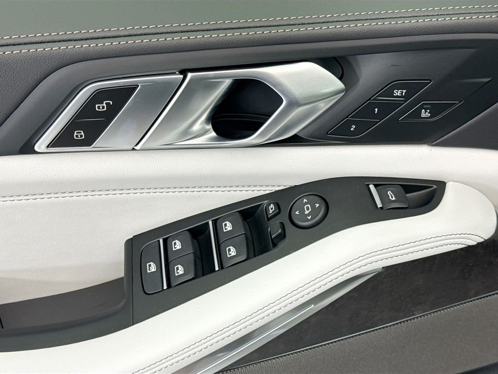 New 2026 White Metallic BMW xDrive50e image 22