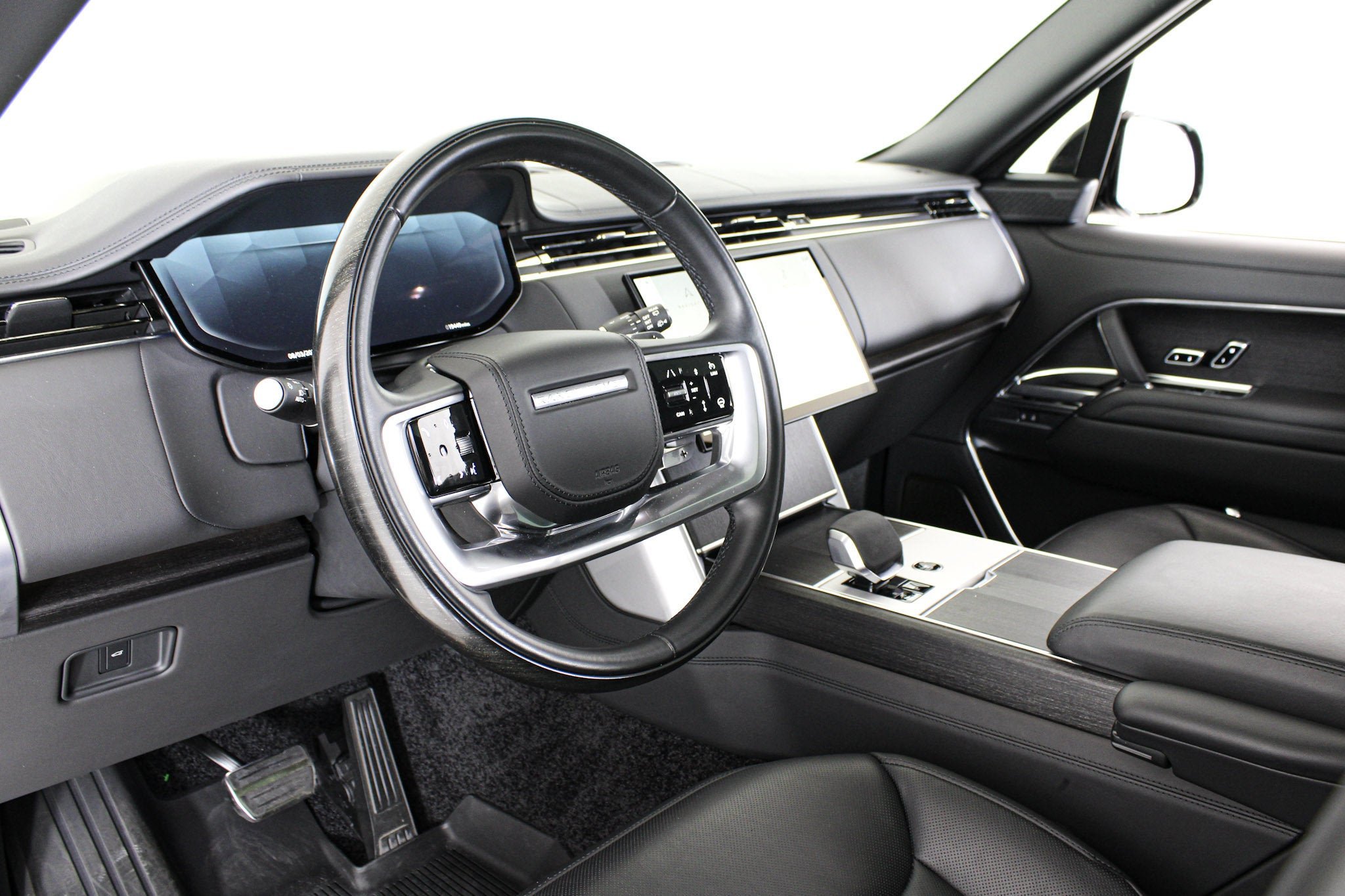 Used 2025 Black Land Rover Autobiography image 2