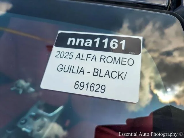 2025 Alfa Romeo Giulia Base - Photo 36