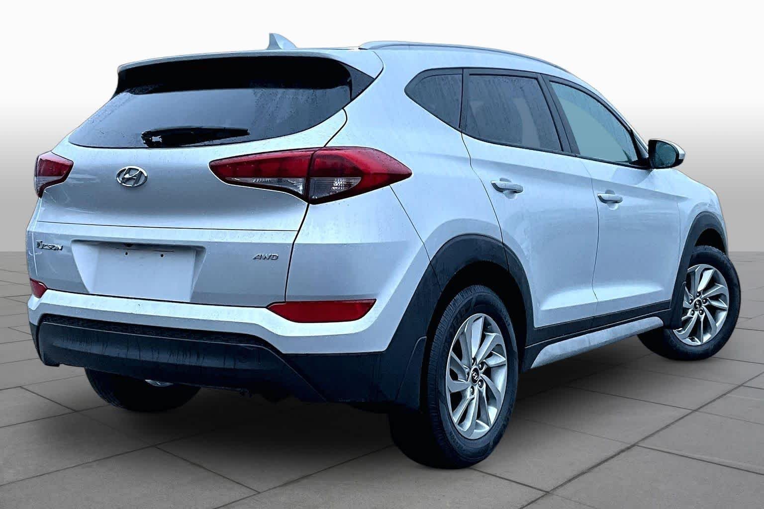 Used 2018 Molten Silver Hyundai SEL image 13