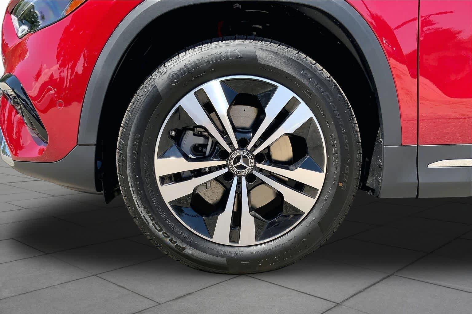 New 2026 MANUFAKTUR Patagonia Red Metallic Mercedes-Benz GLA 250 image 15