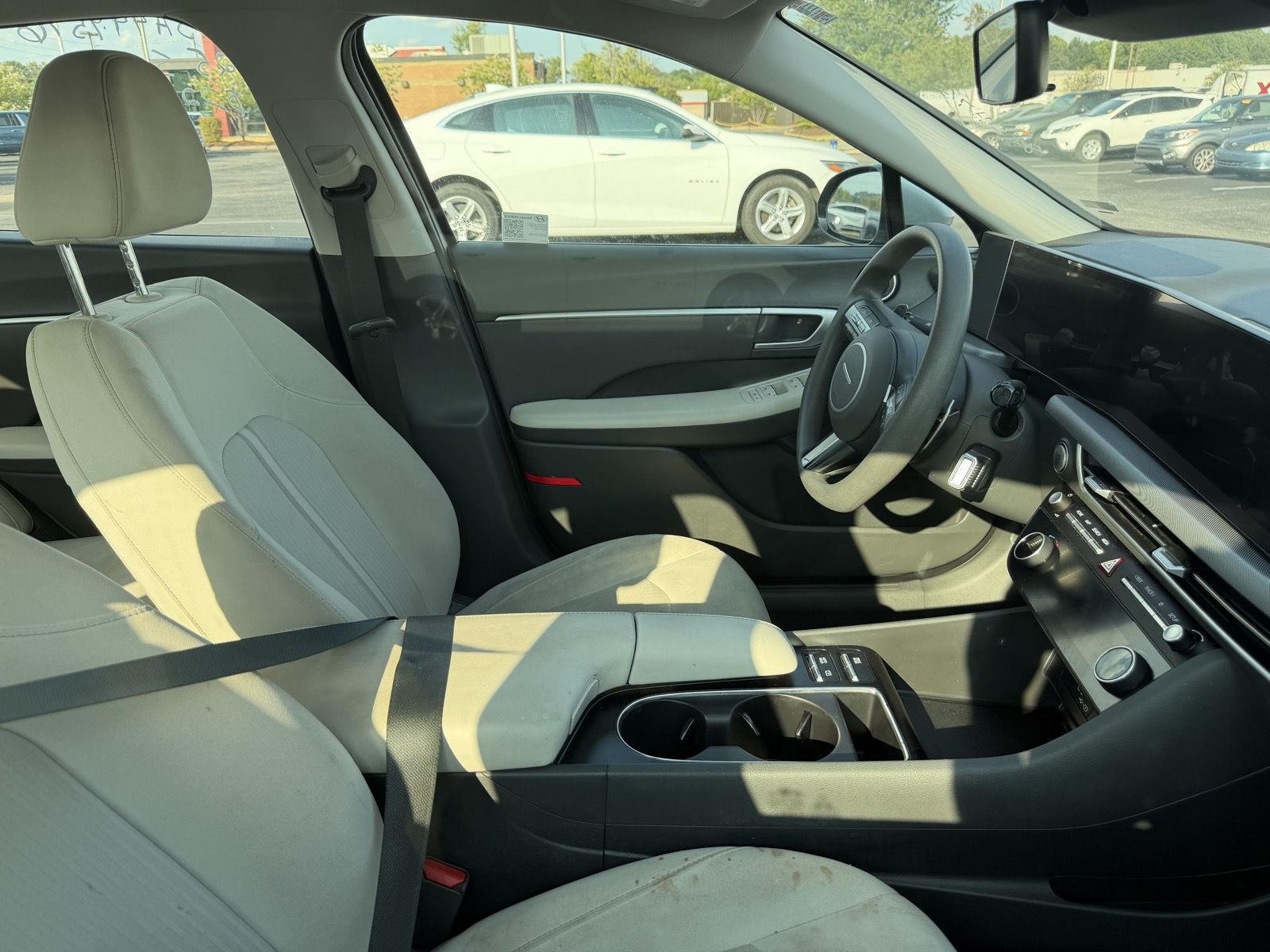 Used 2025 Aero Silver Hyundai SEL image 11