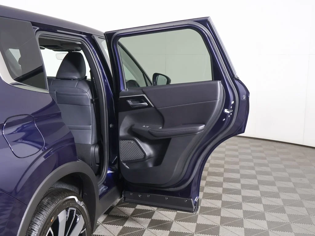 New 2026 Blue Mitsubishi SE image 24