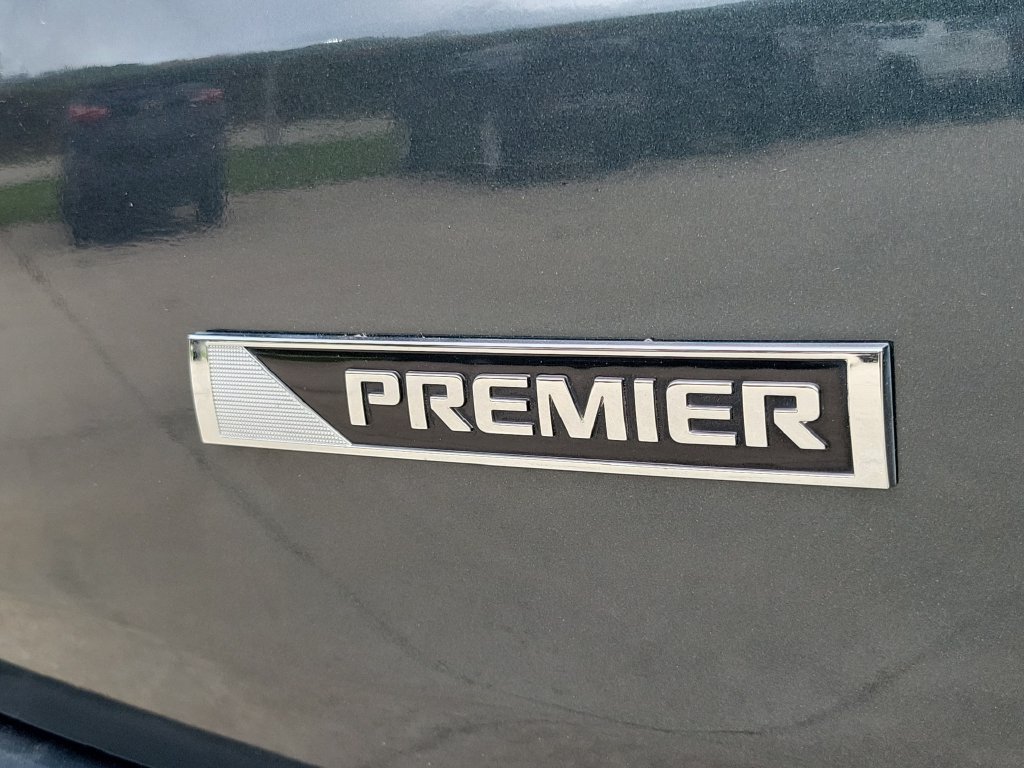Used 2018 GRAPHITE METALLIC Chevrolet Premier image 6