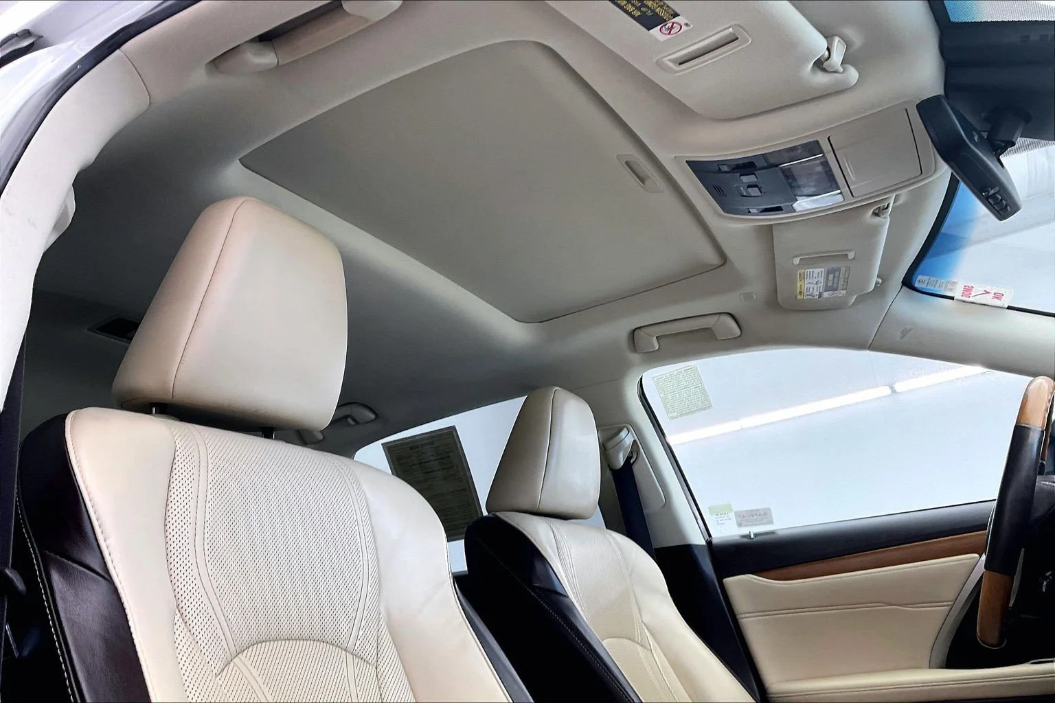 Used 2018 Eminent White Pearl Lexus 450h image 25