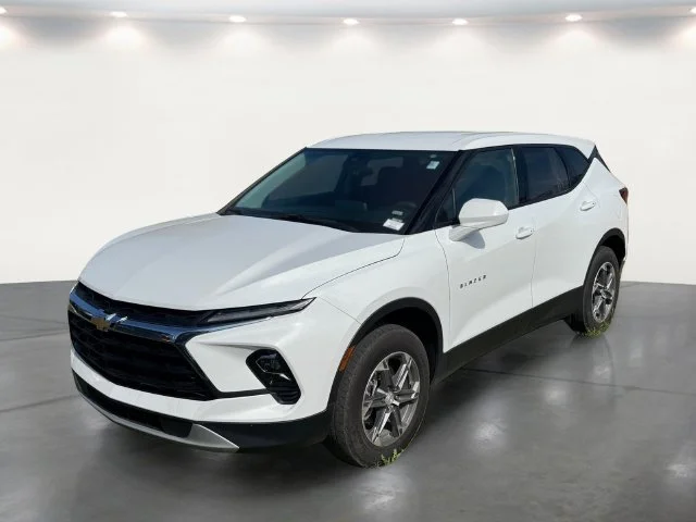 Used 2025 White Chevrolet LT image 2