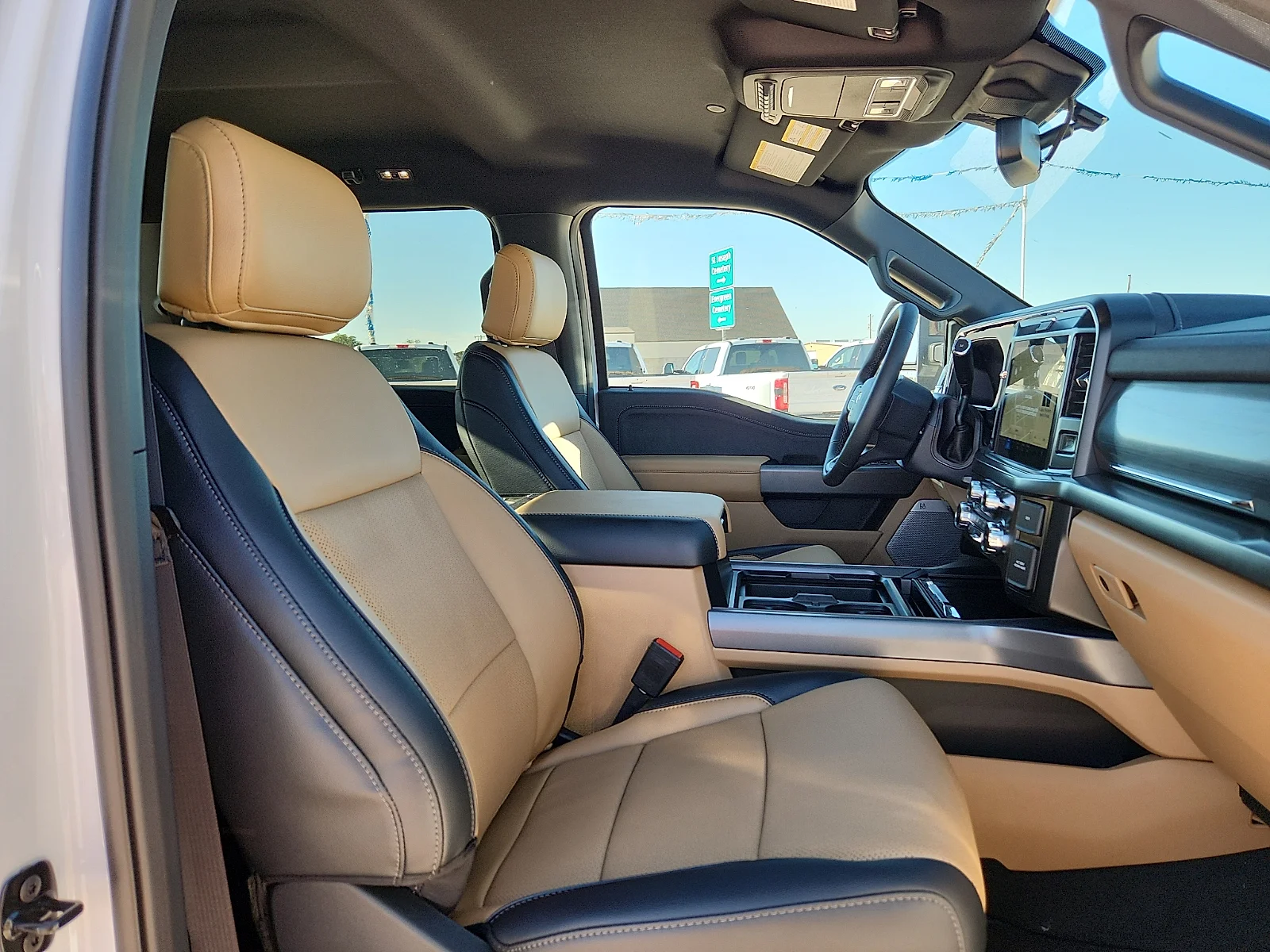 New 2026 Oxford White Ford Lariat image 20