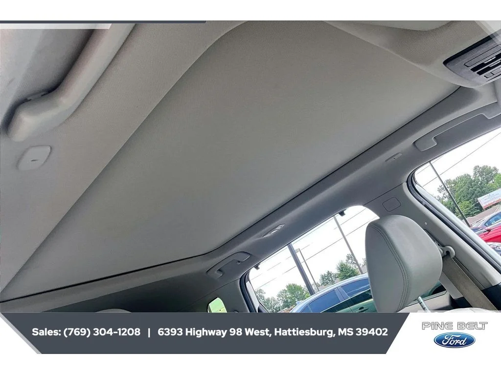 Used 2023 Pearl White Tricoat Nissan SL image 16