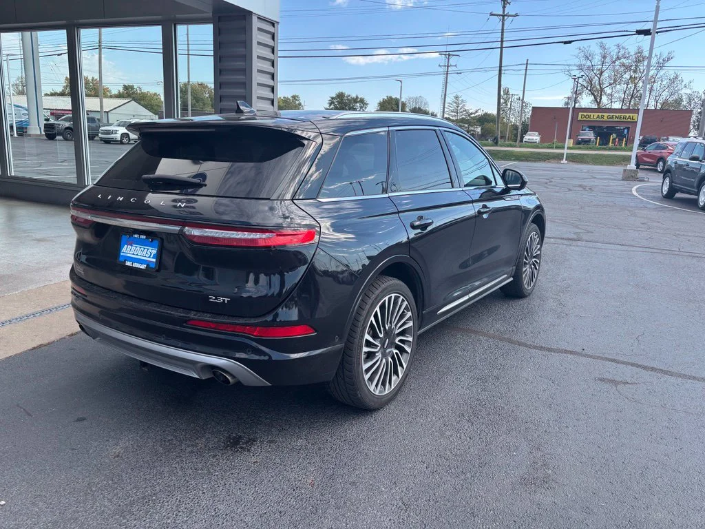 Used 2020 Black Lincoln Reserve image 5