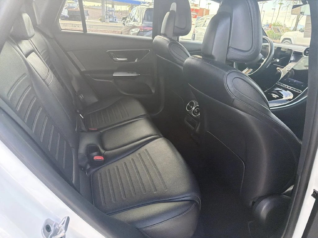 Used 2025  Mercedes-Benz GLC 350e image 30