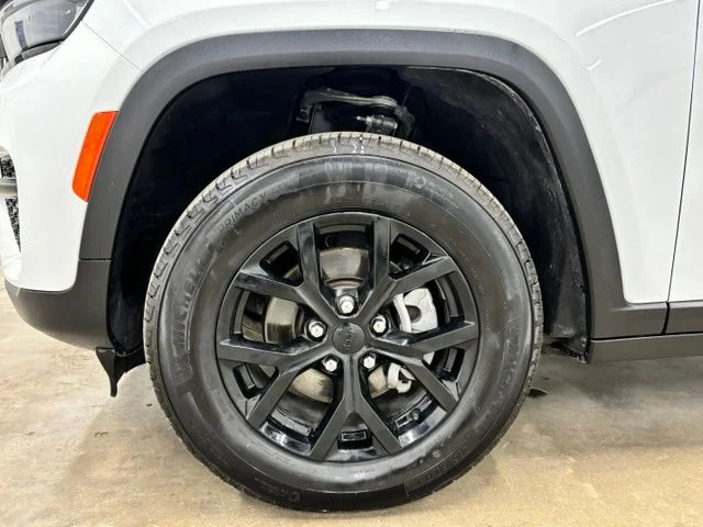 Used 2025 White Jeep Altitude X image 10
