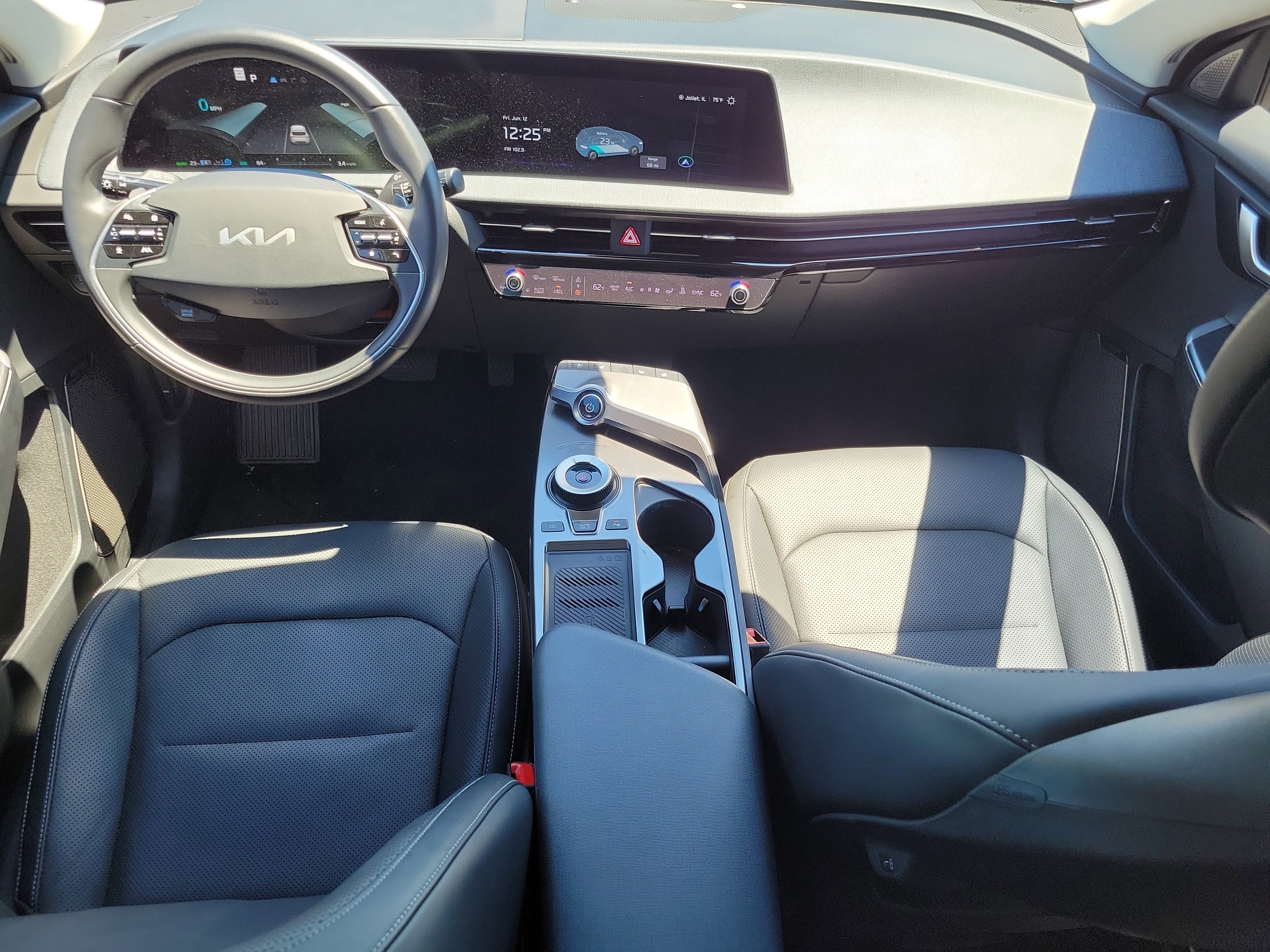 Used 2023 Steel Gray Kia Wind image 13