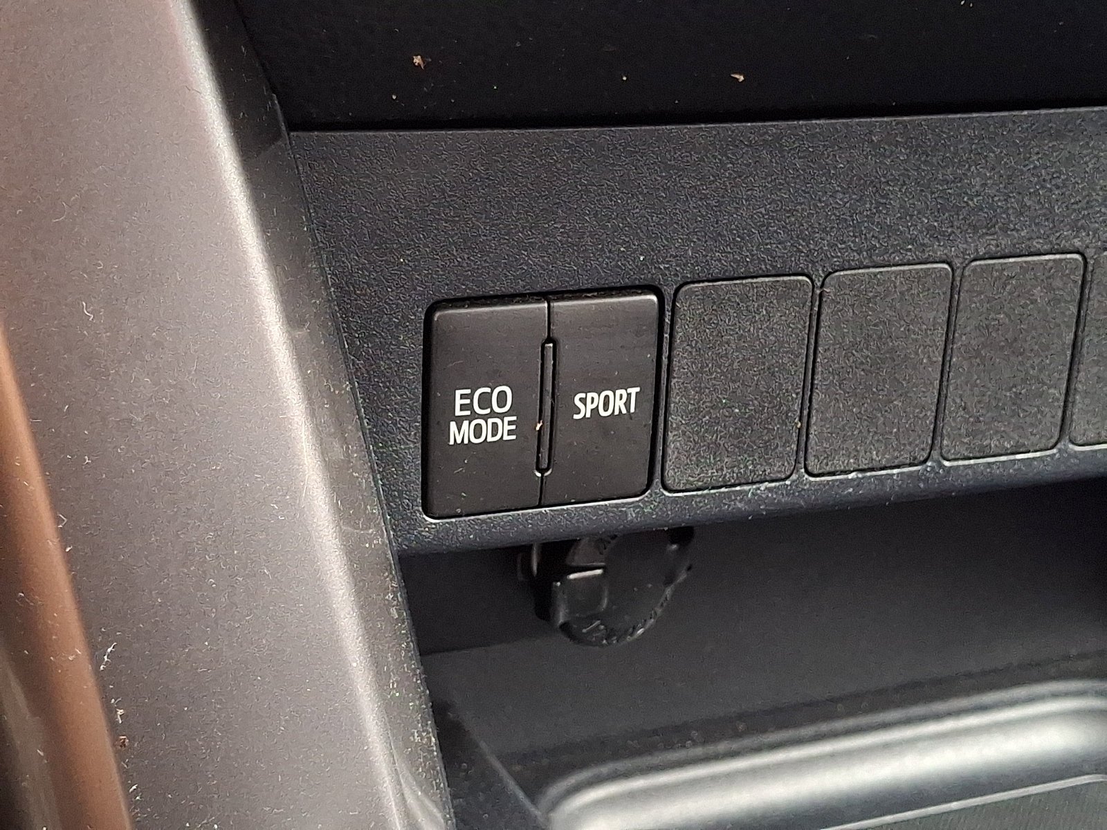 Used 2018 Super White Toyota XLE image 26