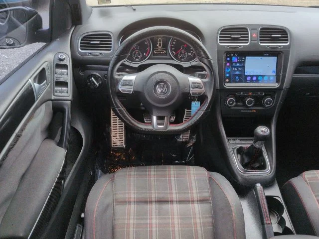 Used 2014 Black Volkswagen  image 16