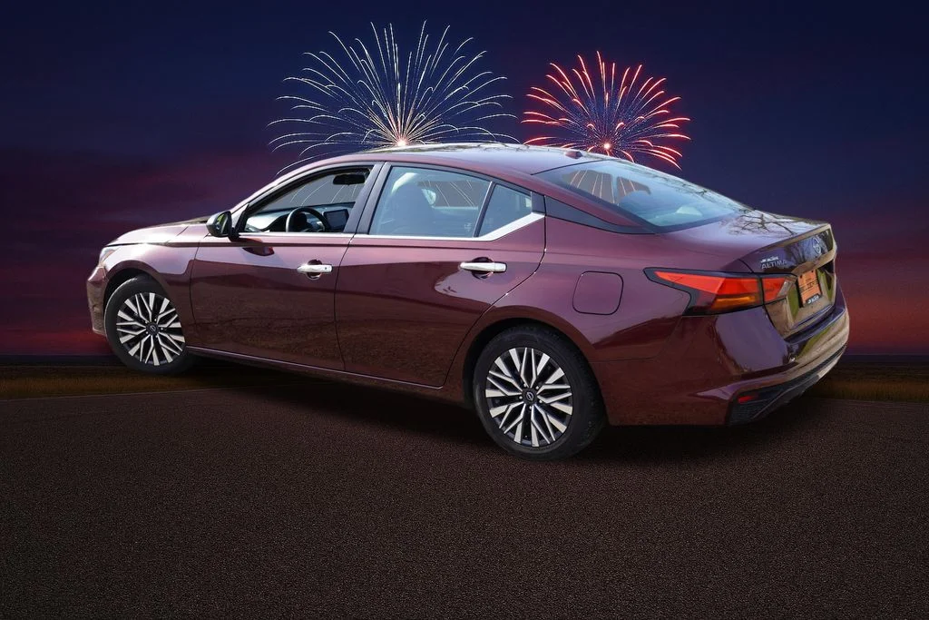 Used 2024 Red Nissan 2.5 SV image 8