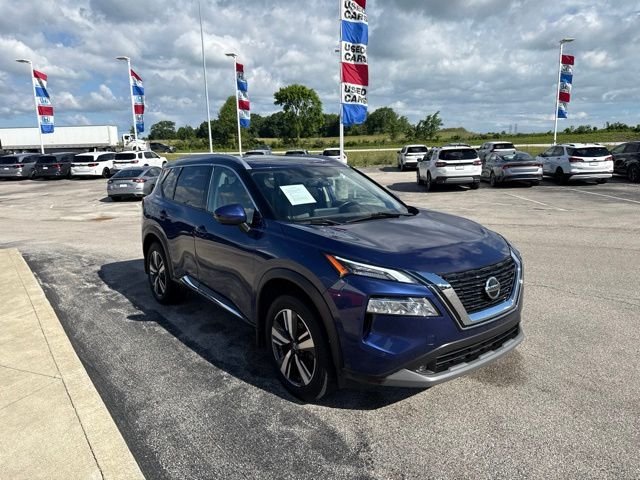 Used 2021 Blue Nissan SL image 3