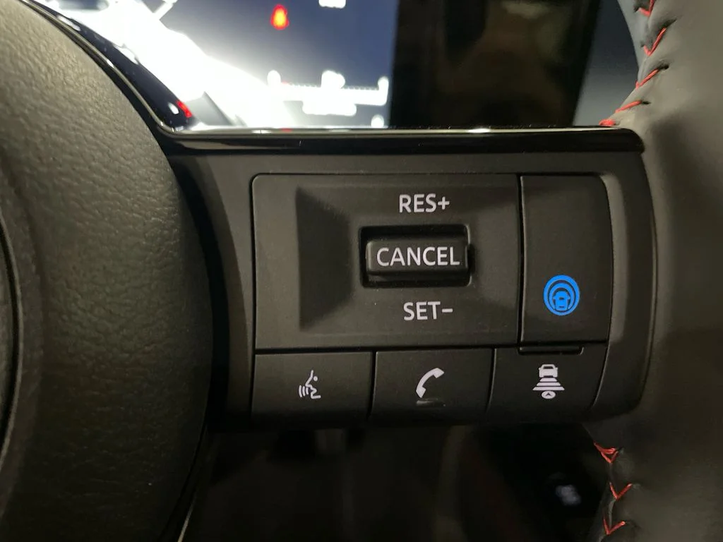 New 2026 Arctic Ice Blue Metallic / Super Black Two-tone Nissan SR image 15