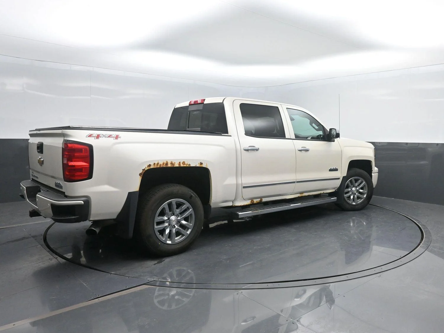 Used 2014 Chevrolet Silverado 1500 High Country with VIN 3GCUKTEC7EG314683 for sale in Charles City, IA