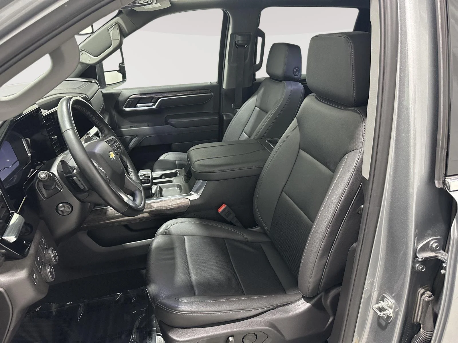 Used 2025 Sterling Gray Metallic Chevrolet LTZ image 18