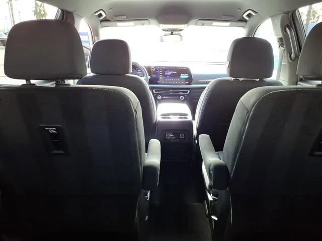 Used 2025 Summit White Chevrolet LT image 8