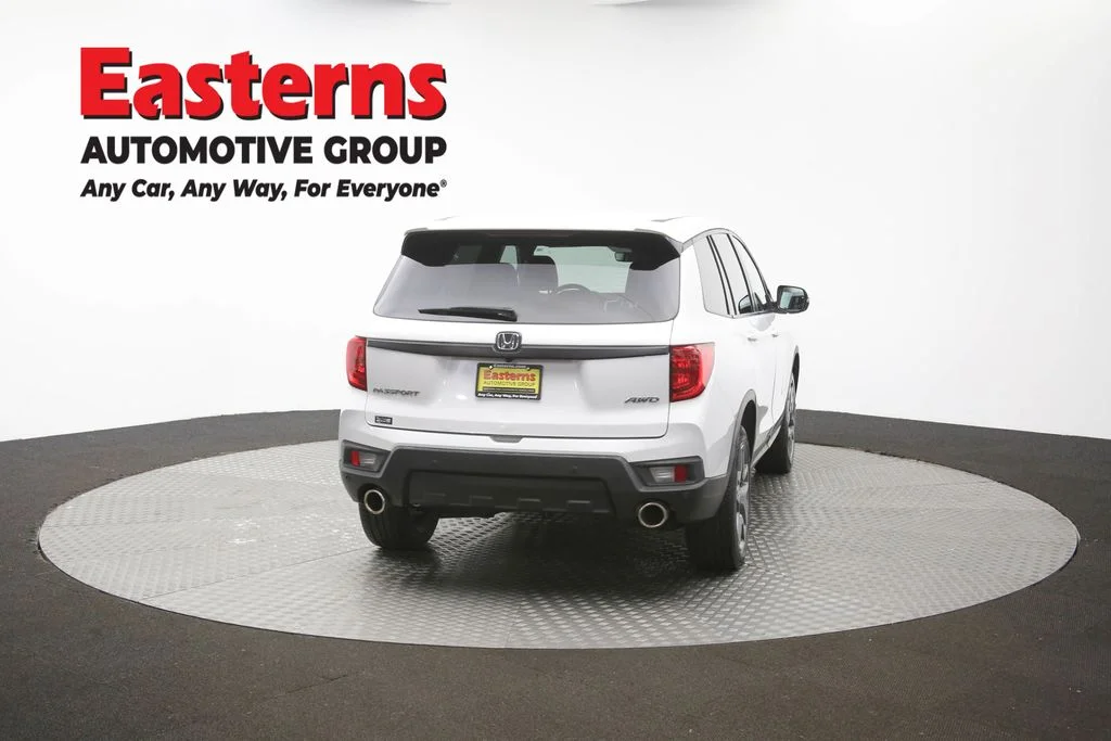 Used 2023 White Honda EX-L image 41