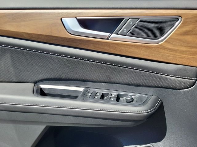 New 2026 Silver Volkswagen SE w/Technology image 10