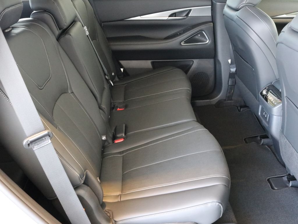 New 2027 HARBOR GRAY INFINITI Luxe AWD image 41