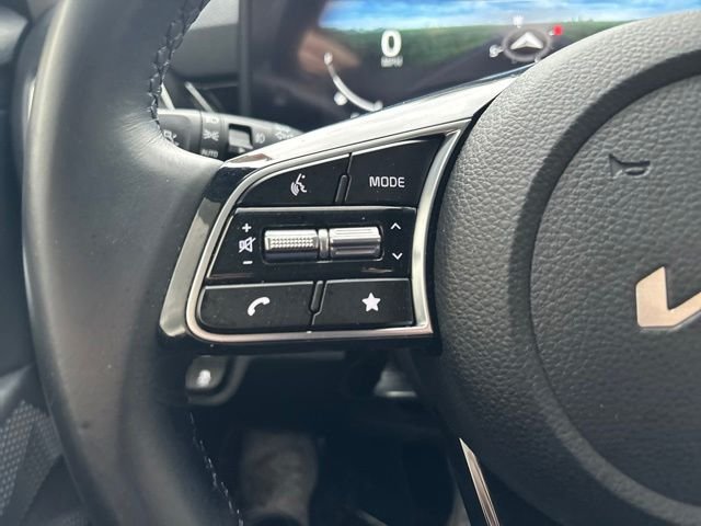 Used 2024 White Kia S image 17