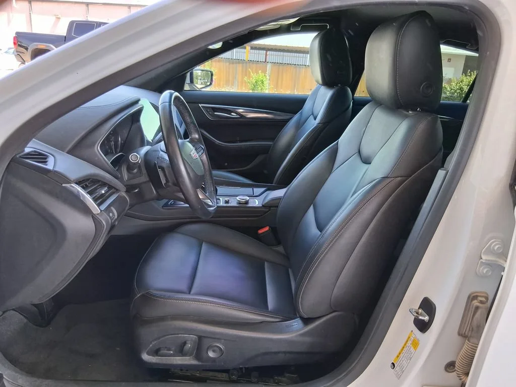 Used 2020 SUMMIT WHITE Cadillac Luxury image 17