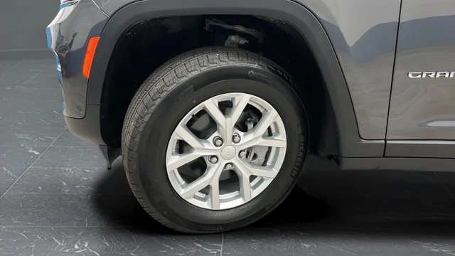 Used 2023 Gray Metallic Jeep Limited image 35