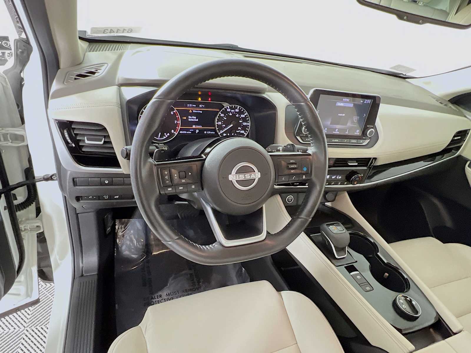 Used 2023 Pearl White Tricoat/Super Black Nissan SL image 11