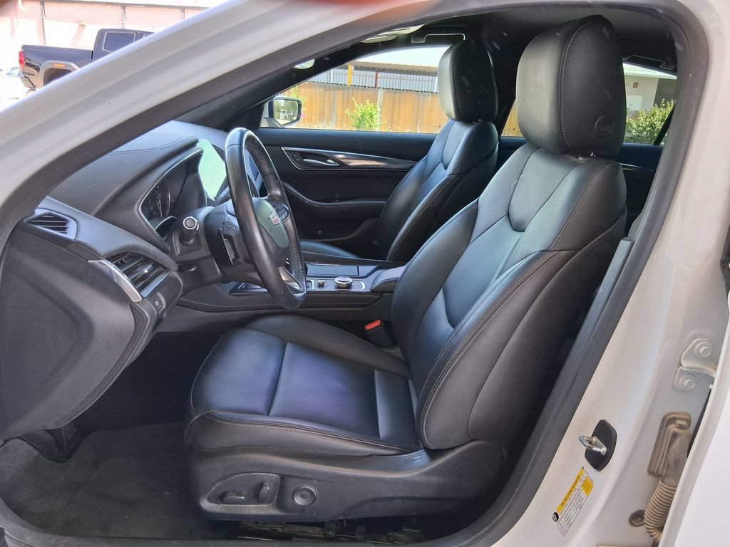 Used 2020 SUMMIT WHITE Cadillac Luxury image 17