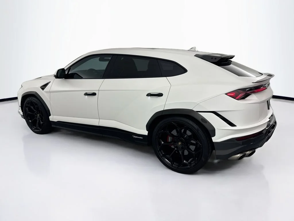Used 2024 White Lamborghini Performante image 7
