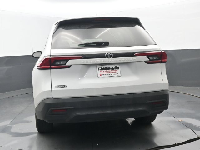 Used 2025 Wind Chill Pearl Toyota LE image 19